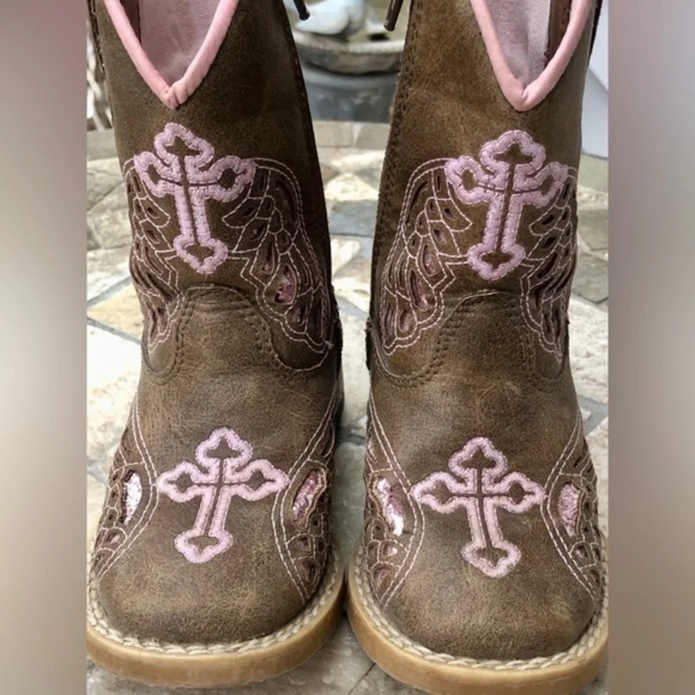 🪺Blazin’ Roxx Gracie Wings & Cross Inlay Western Boots